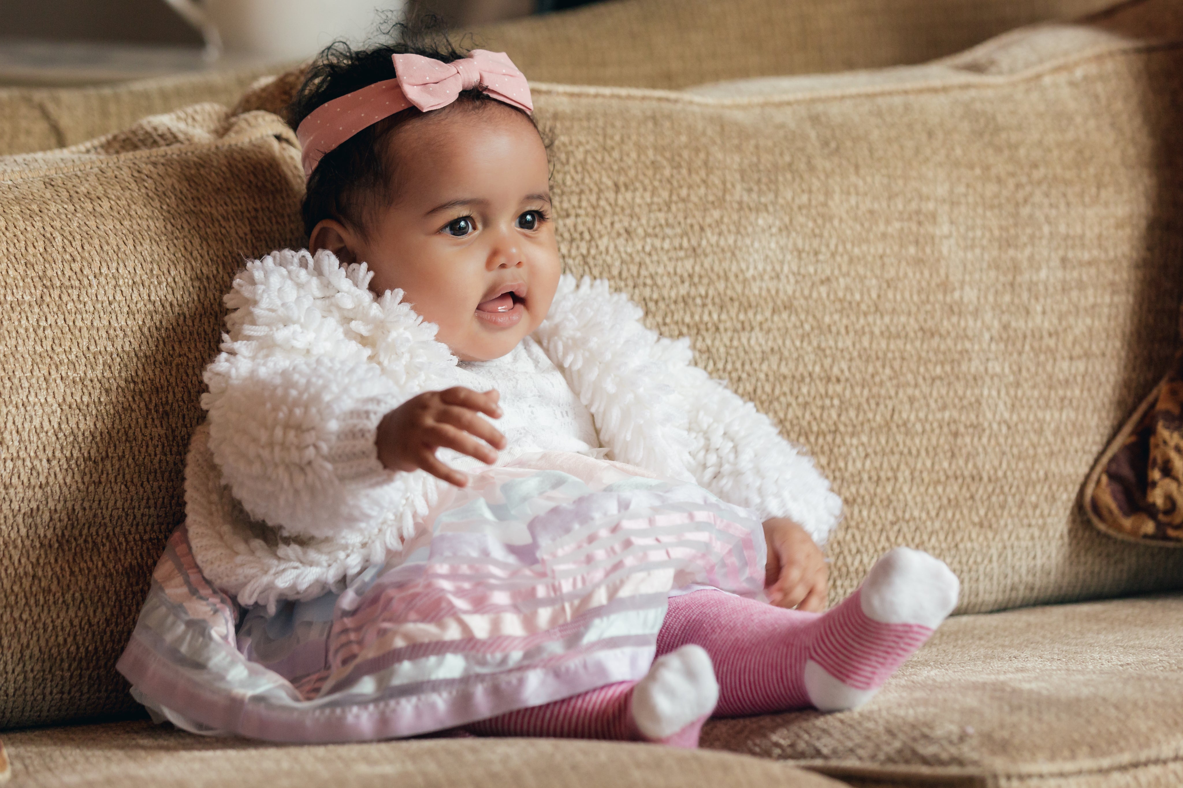 files/cute-happy-baby-girl-on-a-couch.jpg